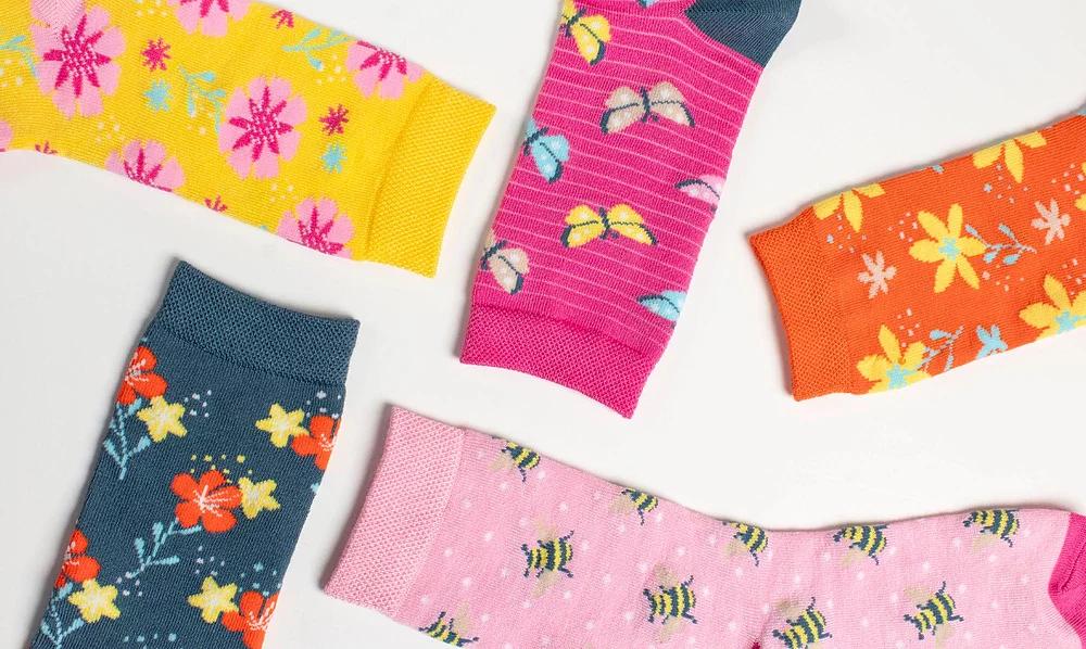 5 pairs of womens floral patterned bamboo socks in a gift box