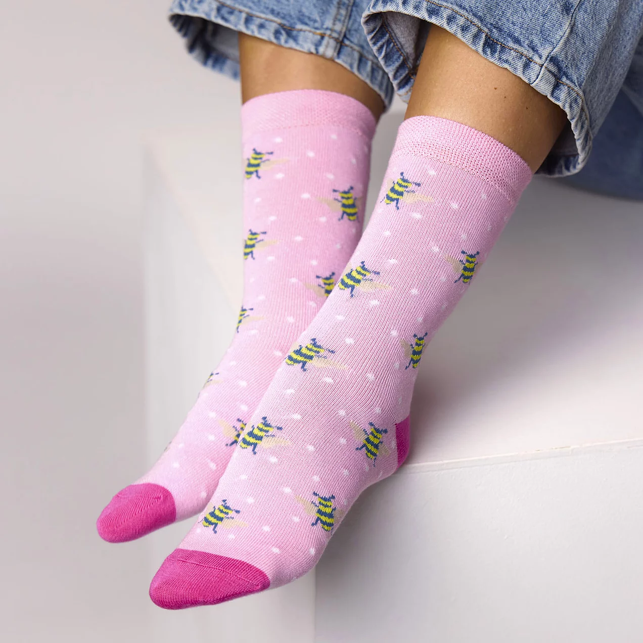 Womens pink spotty bee design bamboo socks